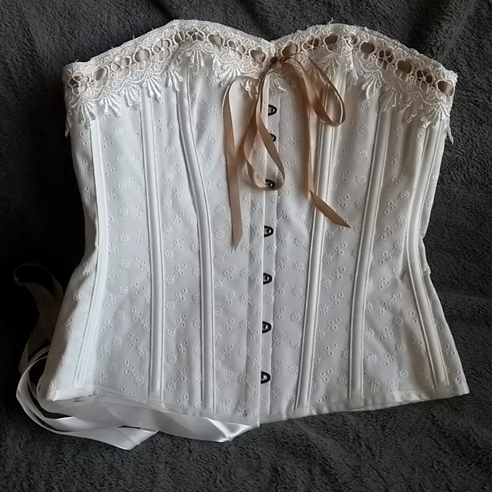 Cream and Lace Steel Boned Overbust Corset UK 12